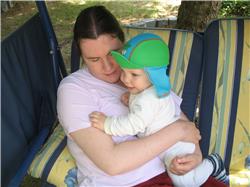 Noch ne Schaukel? Aber auf die passt ja die Mama auch mit drauf. Das ist auch schön. IMG_2939.jpg