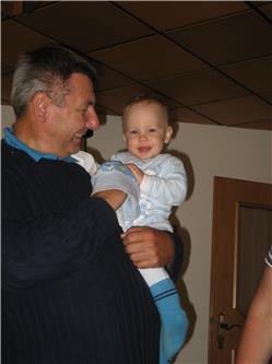 Jetzt ist gut. Meine Kappe darf nur Ich aufsetzen. IMG_2994.jpg