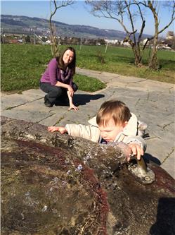 Das Wasser macht einfach Spass. Stimmt doch Mama, oder? IMG_0236.jpg