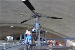 Das macht ja mal richtig Spass! Opa hat gesagt, das sei ein Hubschrauber Modell im Flugzeug Museum Dübendorf IMG_4215.jpg