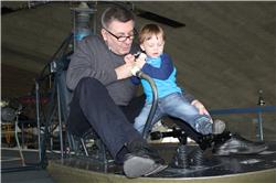 Wenn Opa hilft, komme ich überall hin. IMG_4224.jpg