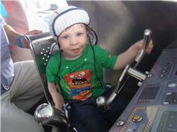 Seht mal, was ich alles kann. Für Notfälle habe ich auch noch ein Polizeiauto dabei RIMG0065.jpg