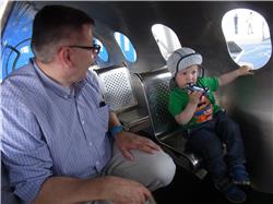 Jetzt können mal andere fliegen. Ich ruh mich erst mal etwas aus. Opi ist ja auch hier. Der kann im Notfall helfen. RIMG0069.jpg