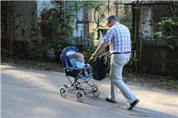 Juhuuuuu! Opa haut mit mir ab, das wird ein Spass. IMG_1629.jpg