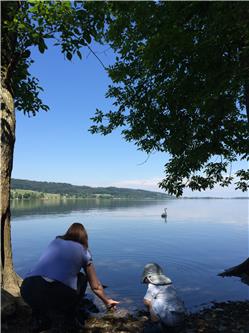 Das Bild gefällt mir besonders. Das hat der Papa auch auf dem Handy als Hintergrund und ich freue ich immer wenn ich das dort sehe. Ich ruf dann immer "Mama" und freue mich, wenn der Papa jedesmal fragt, ob denn noch jemand drauf sei. IMG_0431.jpg