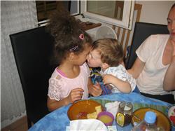 Ich geh mal in den Angriffsmodus. Das ist die Najoua - die Nichte von der Johanna. Das ist ein absoluter Glückstreffer IMG_3673.jpg