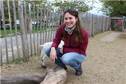 Das ist die Daisy. Das ist eine Freundin von Marcus, die mich heute besuchen kam. Da habe ich ihr gleich mal die Jucker Farm gezeigt. Das ist ein Bauernhof in der Nähe, der sehr auf Kinder ausgerichtet ist. IMG_4259.jpg