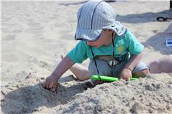 Was ist denn das für eine Zehe? Gehört die etwa zu Opi? IMG_4647.jpg