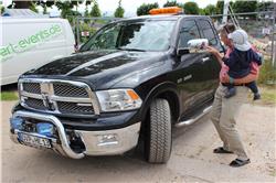 Schaut mal, was Opa für mich bestellt hat. Das nenn' ich mal ein groooossess TuTa Auto. IMG_4760.jpg