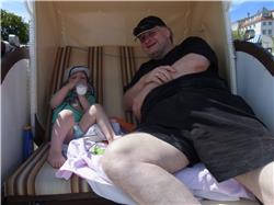 Wir sind wieder am Strand. Ich trink mal was! RIMG0002.jpg