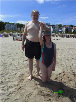 Hilfe, Mama ist geschrumpft. Hmmm, dann bin ich bald grösser als sie. Das wird ein Spass. RIMG0009.jpg