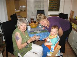 Zwei Omas - Ich hab's gut. IMG_3178.jpg