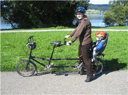 Gleich geht's weiter. Mein Chauffeur (oder meine Chauffeurin) ist schon startbereit. Ich bin so weit. Los geht's. IMG_3204.jpg