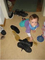 Hier müsste mal dringend sortiert werden. Mal sehen wo diese Schuhe hin gehören. IMG_3249.jpg