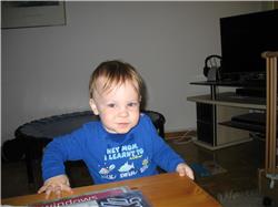 Seht mal wie ich schon laufen kann. Ich bin ja jetzt auch schon gross. IMG_3254.jpg