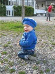 Seht mal her. Ich kann mich auch ohne euch vergnügen - pffff IMG_3285.jpg