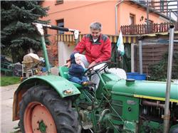 Das scheint doch Spass zu machen. Ist ja auch klar, wenn ich ans Steuer darf! IMG_3386.jpg