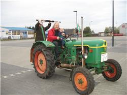 Schön, jetzt fährt Mama auch noch mit IMG_3417.jpg