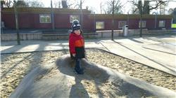 Hier kann man Klettern und im Sand graben. IMAG0153.jpg