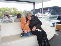 Hier Oma, sollst auch mal was zu essen kriegen RIMG0172.jpg