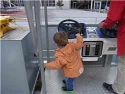 Wir sind beim Verkehrshaus. Ich bin der Kapitän. RIMG0277.jpg