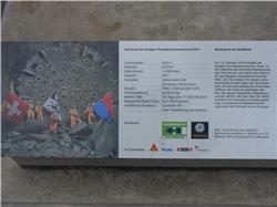 Das ist das Schild. Ich kann zwar nicht lesen, aber Ihr könnt das a. Ausserdem ist es irrelevant weil ich die Maschine doch sowieso in meinen Sandkasten mitnehme RIMG0324.jpg